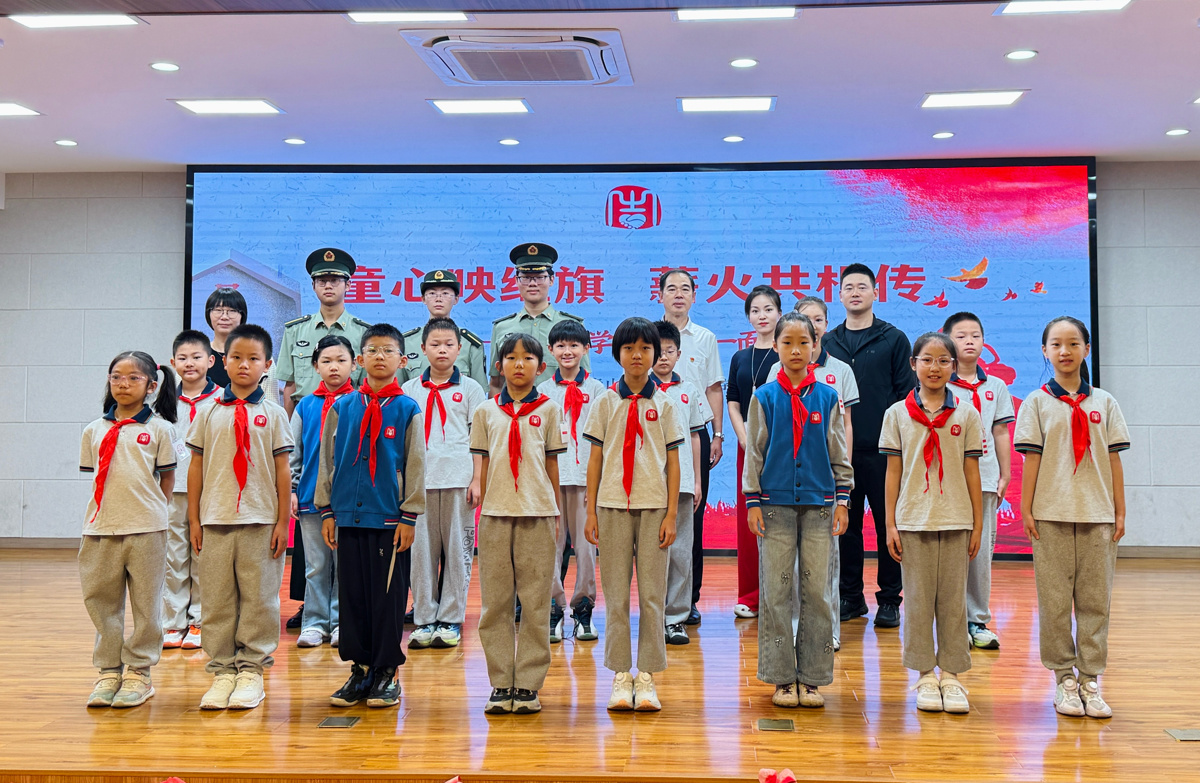 活动合影.JPG