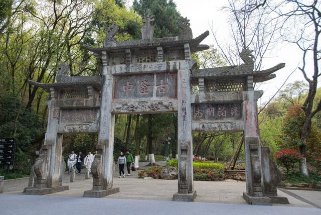 (襄阳市古隆中景区。新华社记者肖艺九摄)