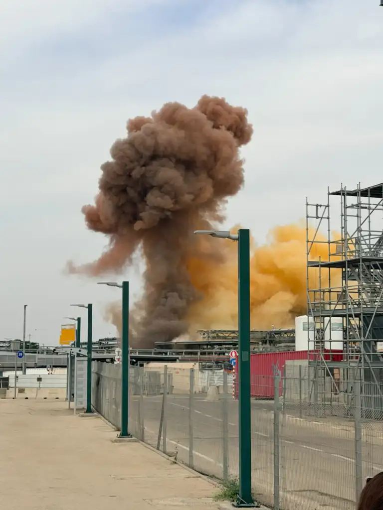 以色列基里亚特加特英特尔工厂的爆炸现场