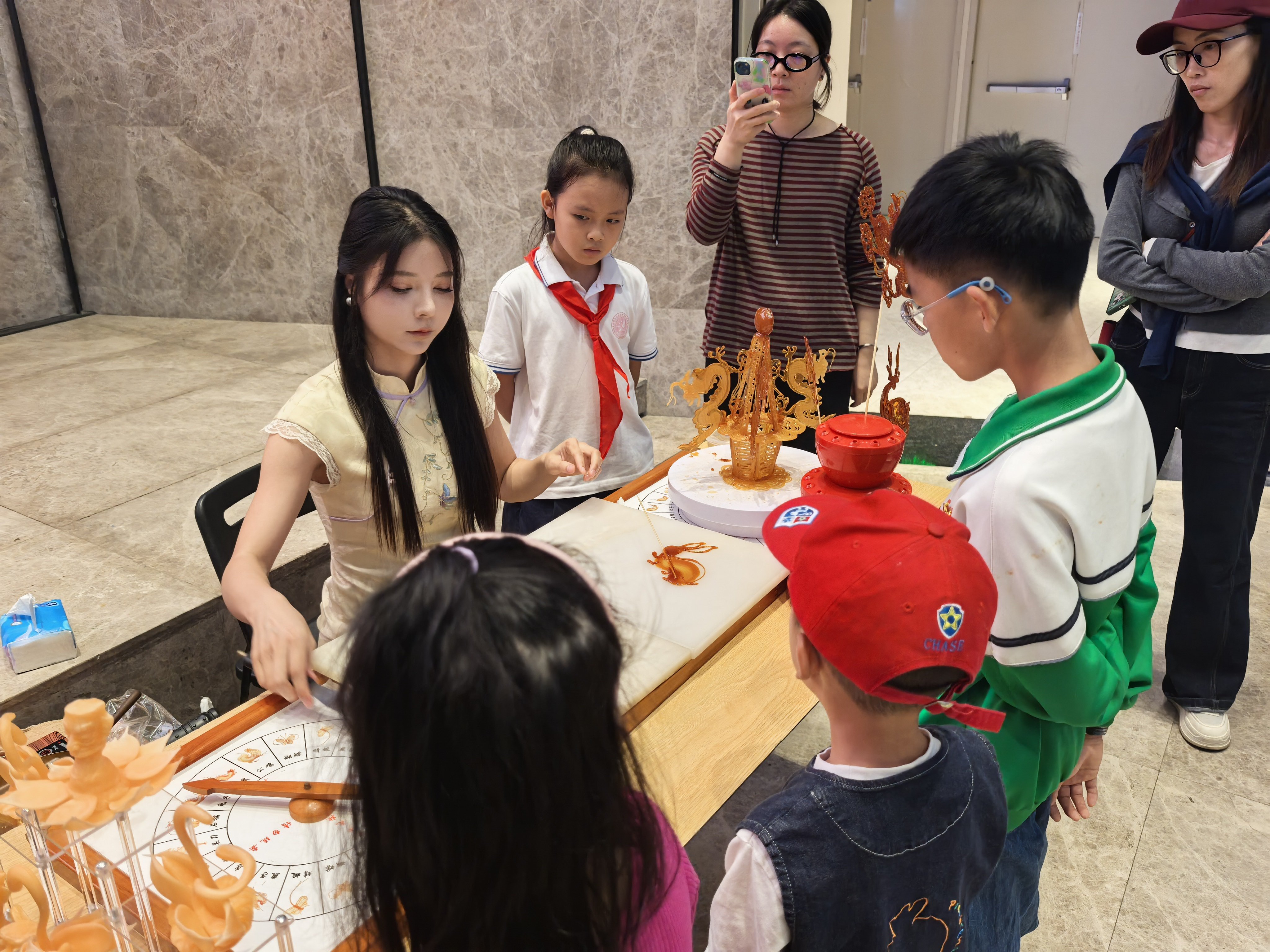 非遗糖画互动体验现场.jpg