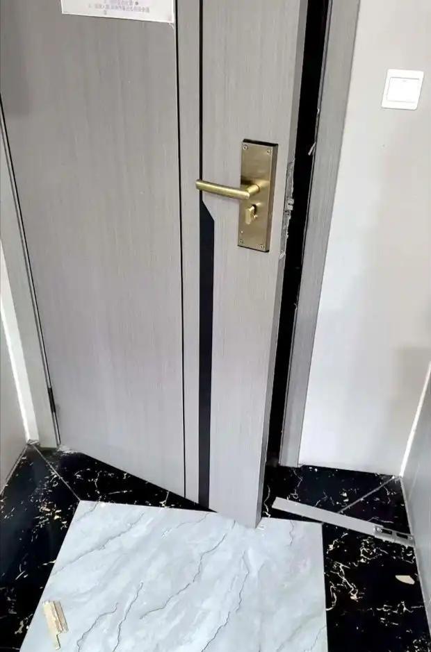 ▲被损坏的房门