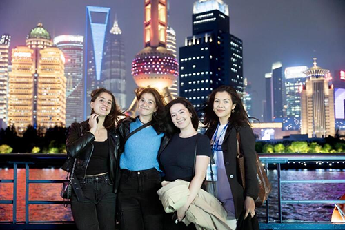 大江时评:更开放的大门,更自信的中国_凤凰网