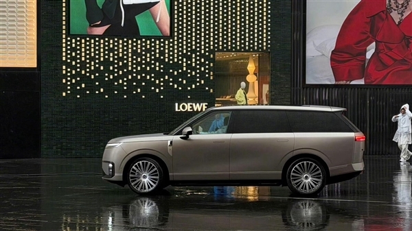 小鹏全新旗舰SUV GX实车亮相:大湾区“路虎揽胜”来了