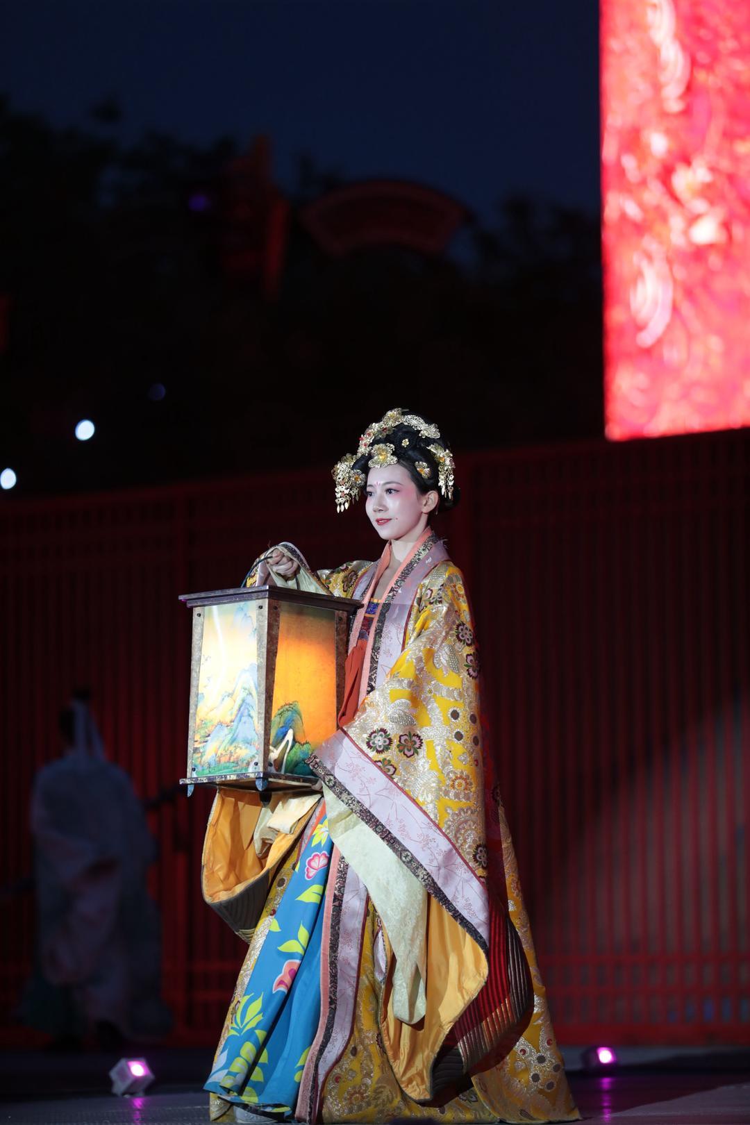 ▲冯佳晨此前表演时的照片