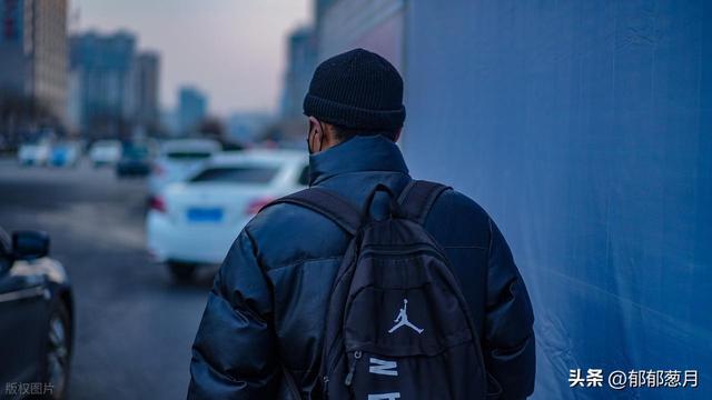 我的儿子，年近四十，孤身一人漂在北京，无妻无子、常年独居，沉默寡言、极少倾诉。