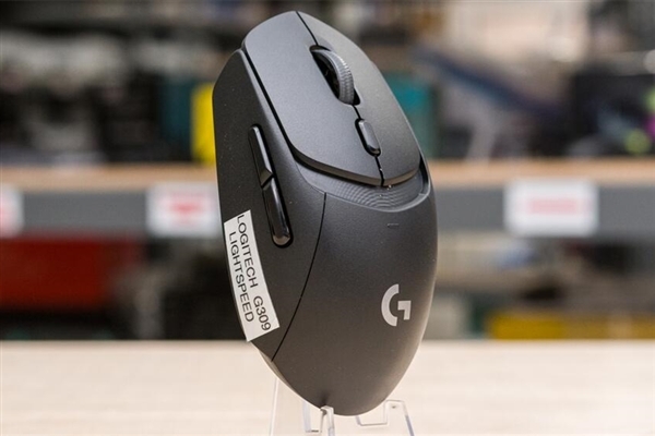 罗技鼠标告白引群愤 店铺收到多条差评：后悔买了