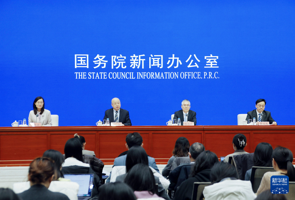 1月22日，国务院新闻办公室在北京举行新闻发布会，农业农村部副部长张兴旺、发展规划司司长陈邦勋、科学技术司司长周云龙介绍加快农业农村现代化，扎实推进乡村全面振兴有关情况，并答记者问。新华社记者 潘旭 摄