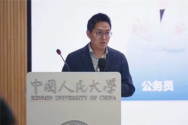 曾公然曲直学生该死找不到职责 粉笔首创东说念主、CEO张小龙辞任