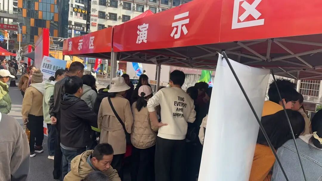 龙誉大数据招聘现场 受访者供图