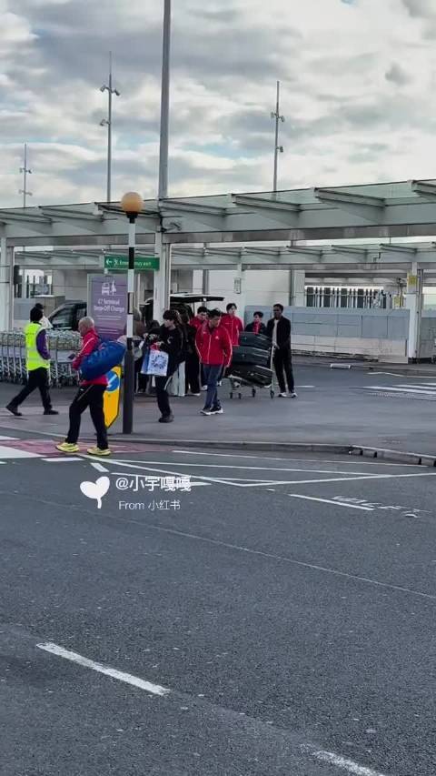 国乒参加完活动就直接回国，没换衣服就直接出发机场了