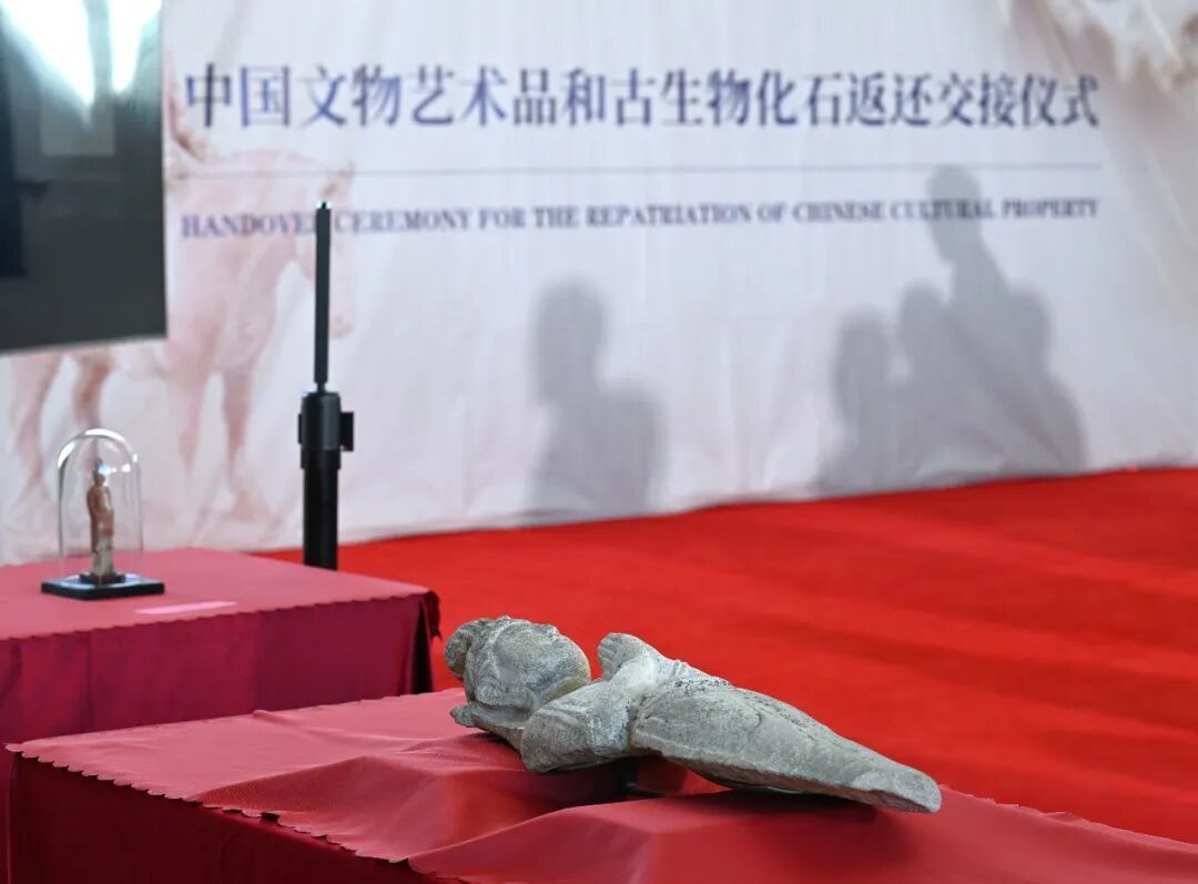 文物返还交接仪式上的天龙山石窟菩萨立像(图源:新华社)