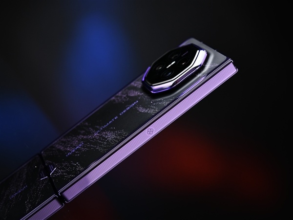 史上最完美的三折叠!华为Mate XT 2非凡大师上手