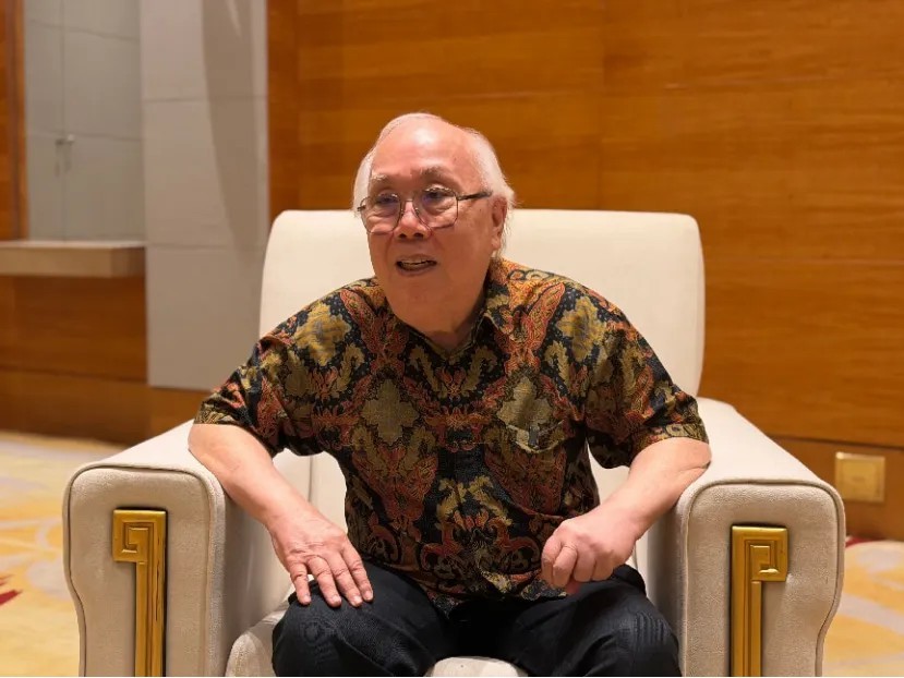 黄印华在成都接受“东西问”独家专访。 中新社记者 岳依桐 摄