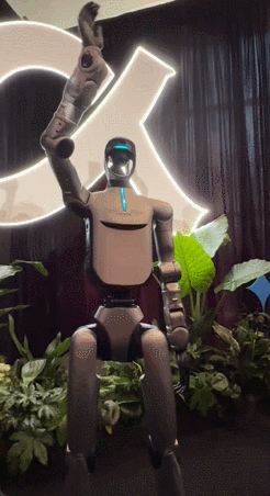 刚刚,荣耀人形机器人热舞亮相欧洲!全球第一个“机器人手机”真机首秀