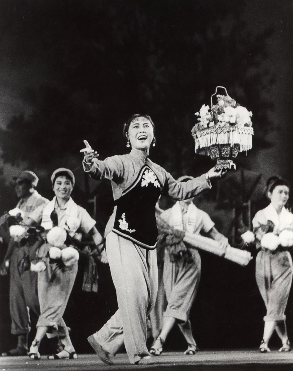 1964年音乐舞蹈史诗《东方红》,郭兰英演唱《南泥湾》