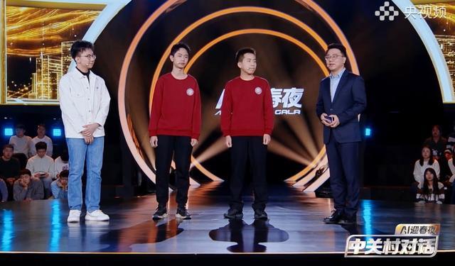 从左到右分别为关浩祥、葛翊扬、庞淞阳、刘铁岩