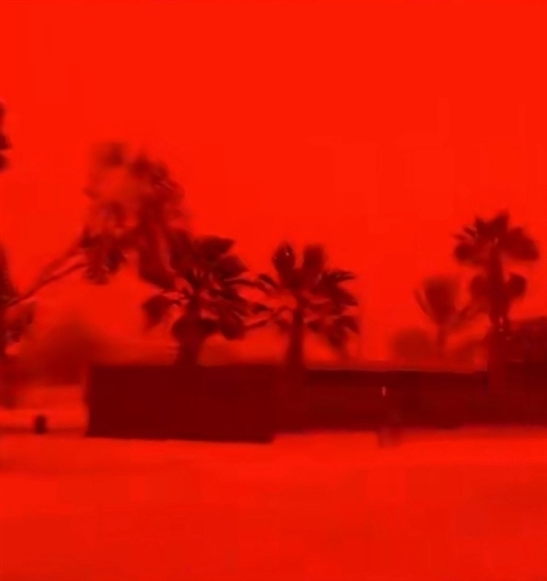 澳大利亚惊现末日红:太空被血红色掩饰 地面生锈了