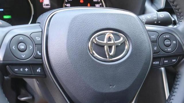 没有对比就没有差距,2023年RAV4荣放销量18.21万辆领跑市场,威兰达以15.29万辆紧随其后销量呈现分化趋势-有驾