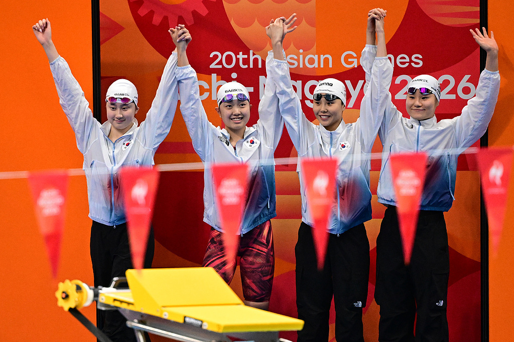 参加女子4×100米混合泳接力决赛的4名韩国队队员。