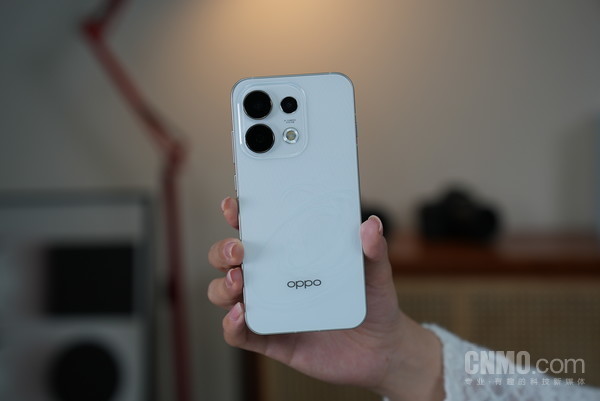 OPPO Reno16