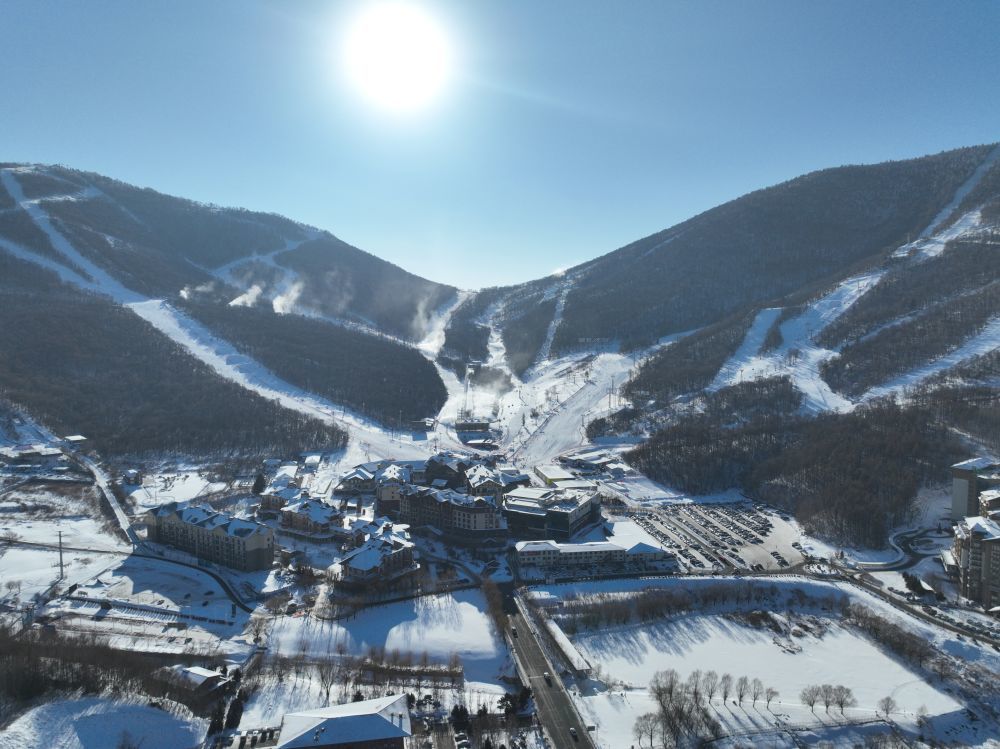 这是吉林省吉林市的北大湖滑雪度假区。新华社发