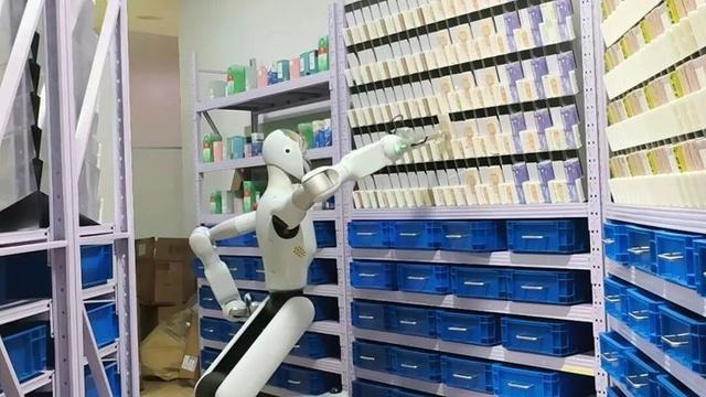 人形机器人在仓储环境中执行物料拣选任务