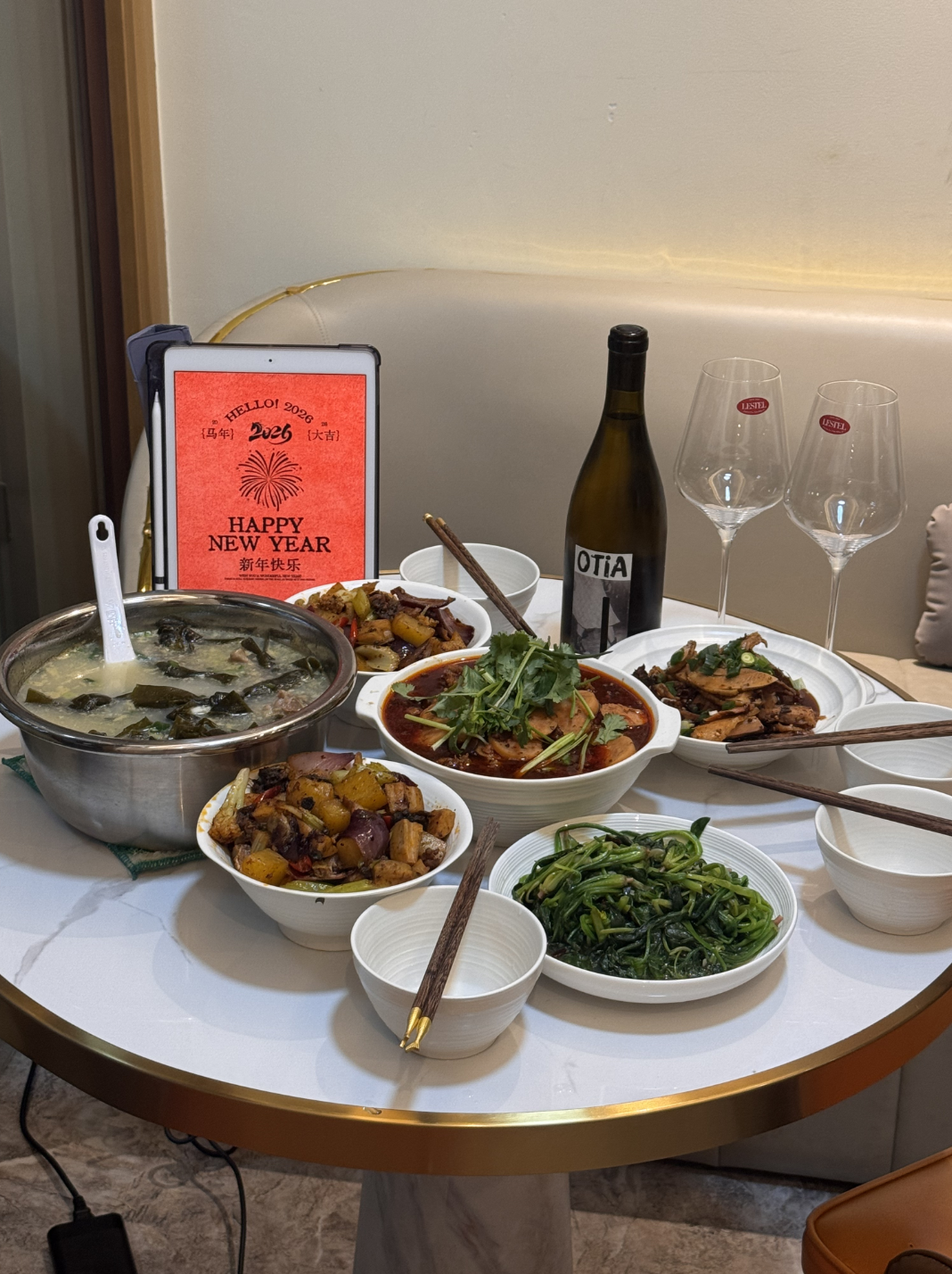 金喆在深圳家中的年夜饭/受访者供图
