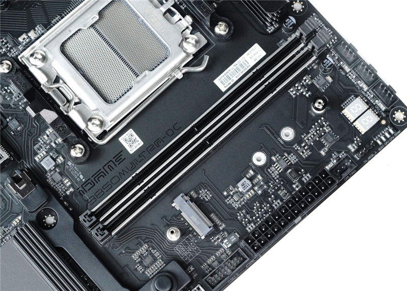 超乎意想的千元级电竞主板！七彩虹iGame B850M Ultra-OC V14主板评测