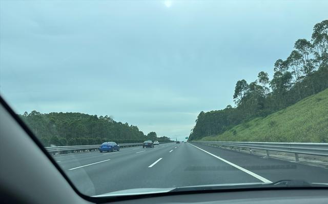 一对比，开SUV几年才明白，跑高速还是轿车舒服，真后悔没早知道-有驾