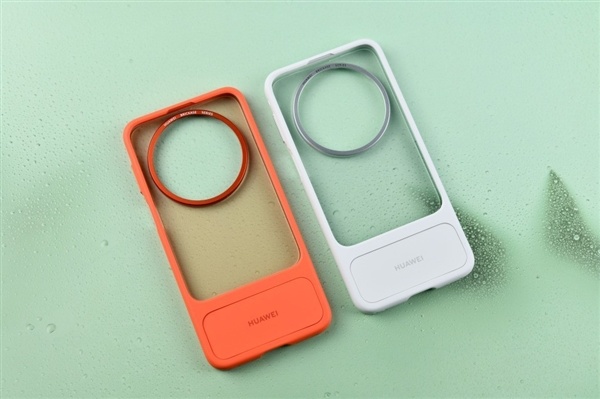 华为Mate 90 Pro Max典藏版上手:翡冷翠很抢眼!积木壳也有新玩法