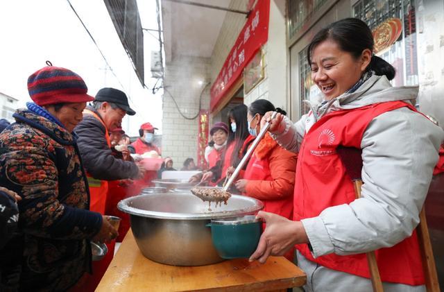 (“单拐粥嫂”方丹的爱心粥铺。杨东 摄)