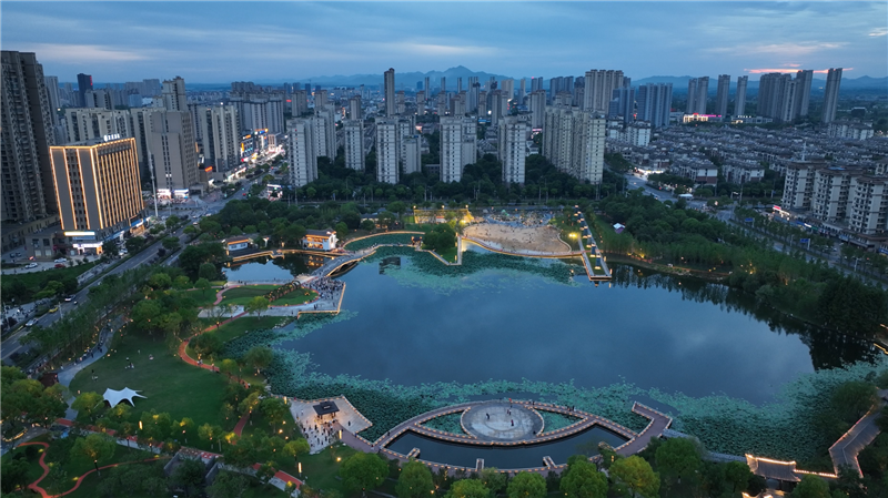焕新归来的滨河公园。南陵县委宣传部供图