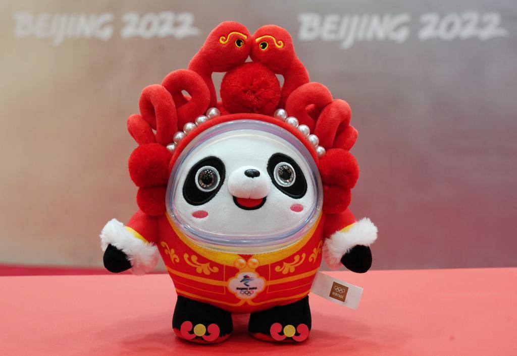 2024年11月19日拍摄的“蛇墩墩”系列新品中的毛绒玩具。新华社记者 张晨霖 摄