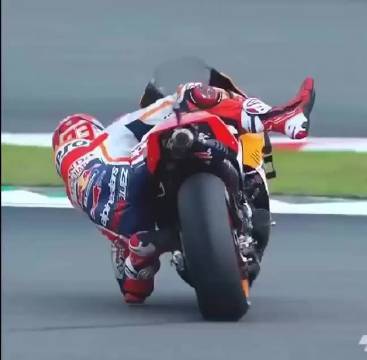 MotoGP赛车服造价超1万美元，安全气囊45毫秒充气