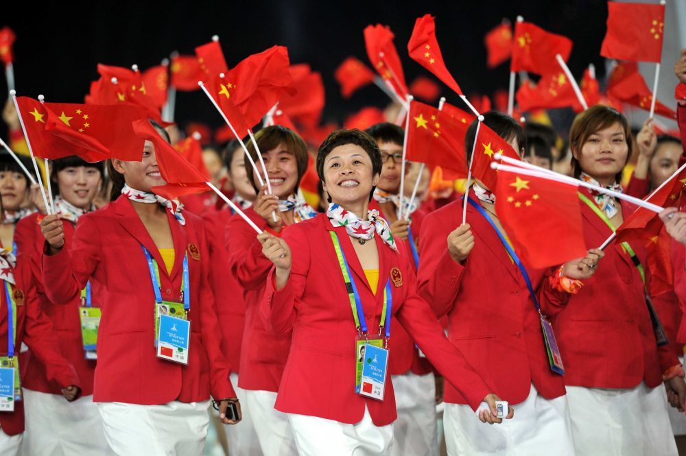 2010年11月12日,第16届亚运会开幕式在广州海心沙岛举行。这是中国体育代表团入场。新华社记者 刘大伟 摄