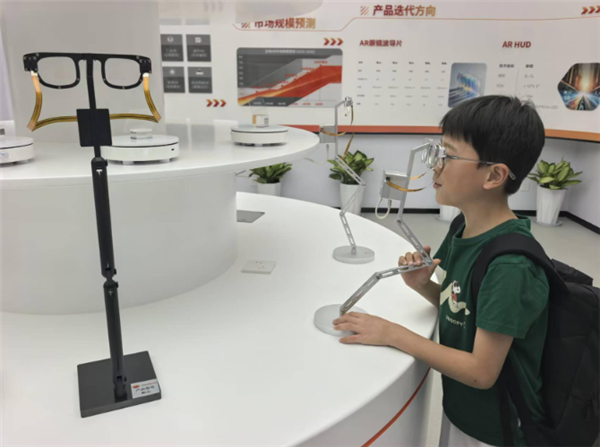 全球首条！百万片级体全息光波导自动化产线在津投产