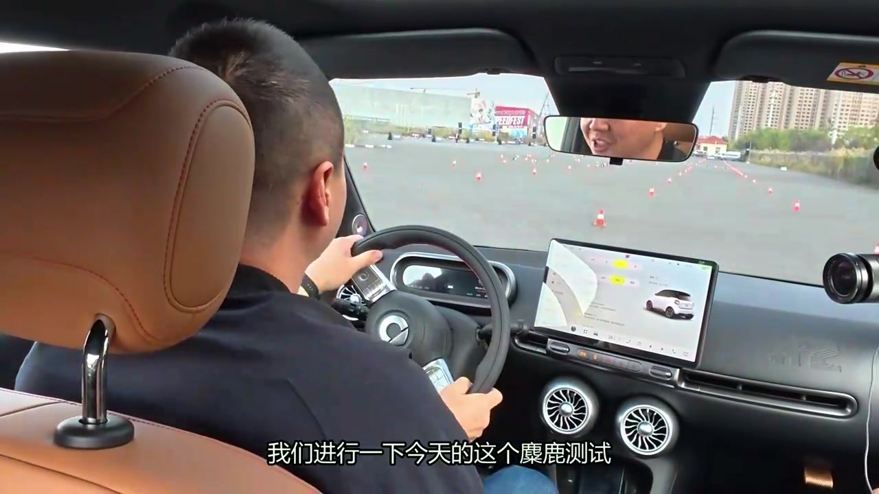 转弯半径3.35米的“马路恶霸”！试驾smart精灵2号