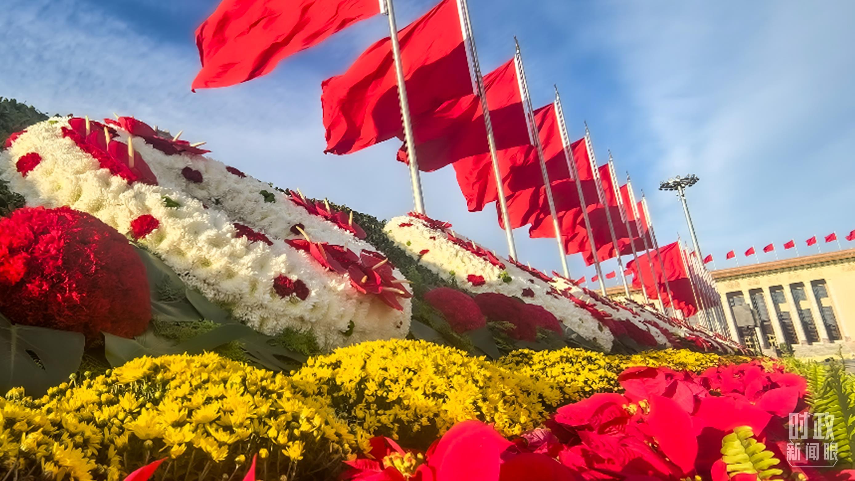 △仪式现场的花环。(总台央视记者范凯拍摄)