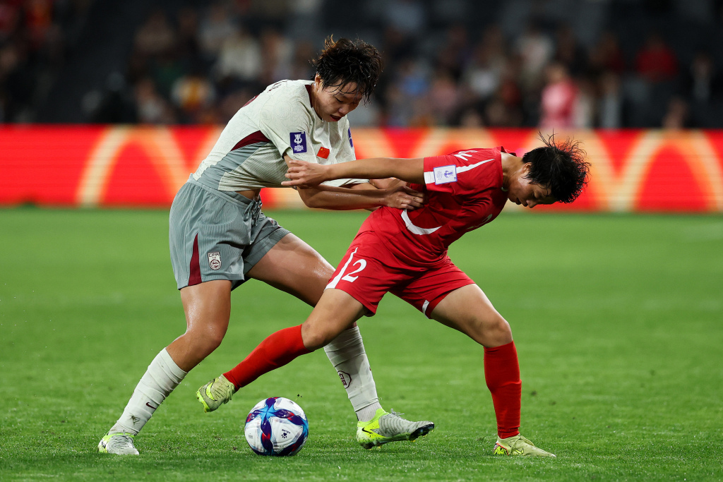 中国女足用积极的压迫限制了对手。