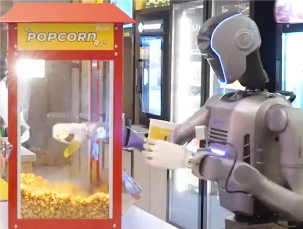 机器人上岗电影院忙坏了！单日工作14小时做1000杯爆米花