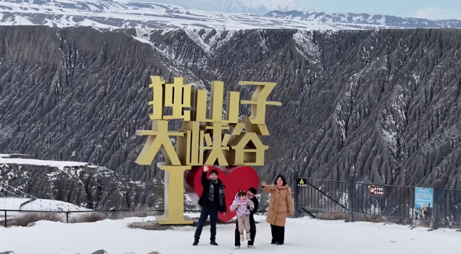 过年人潮已刷屏!新疆各地新年活动扎堆 满城都是人人人