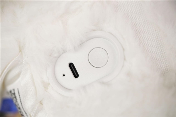 会撒娇能成长!科沃斯毛团陪伴机器人图赏