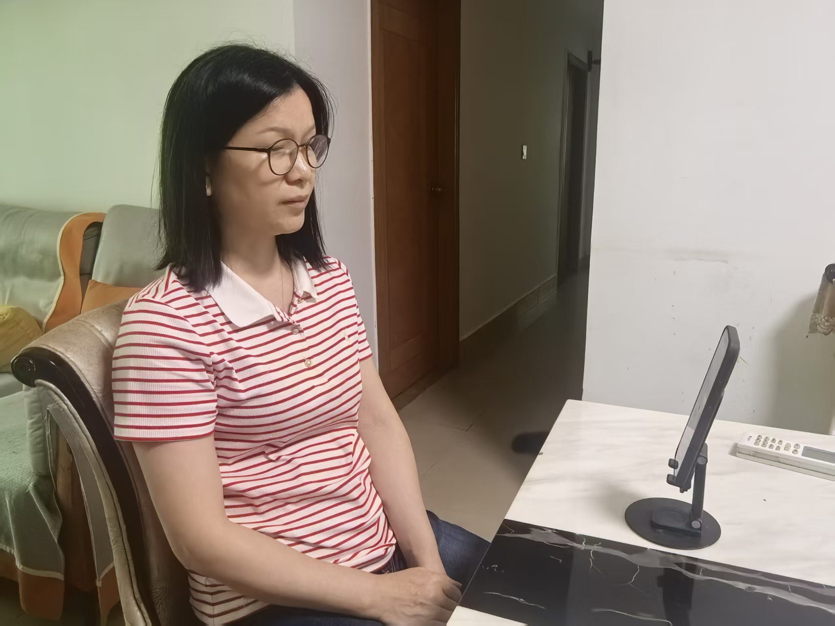 △吴梅正在直播。