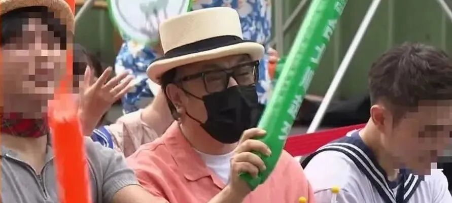 蔡康永现身民进党台北市长参选人沈伯洋的竞选总部成立大会。图源:台媒