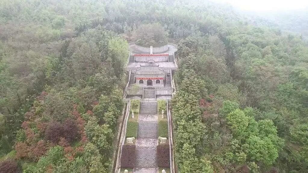 ▲2024年4月12日,海峡两岸祭拜刘铭传活动在安徽省合肥市肥西县刘铭传墓园举行。(图片来源:江海晚报)