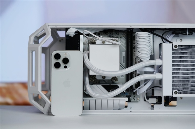 满血塞进RTX 5080与锐龙9 9950X3D!七彩虹iGame LAB Vulcan Armor火神战甲定制主机评测:地表最强ITX主机