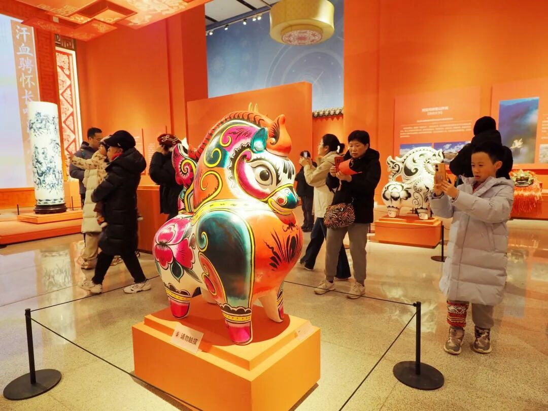 感受浓浓年味，中国非遗馆春节主题展人流如织