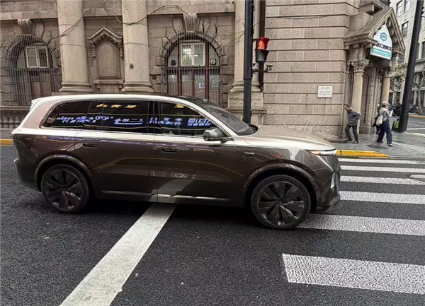 新一代理想L9无伪实车曝光：整体变圆润 首次用上双色车漆