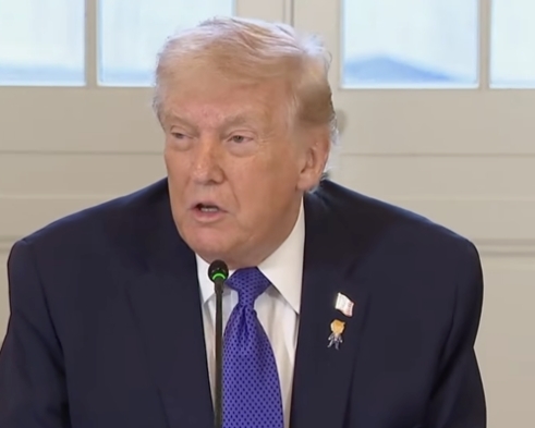 当地时间1月9日,特朗普与石油巨头高管举行会面后发表讲话。 图源:美国广播公司视频截图