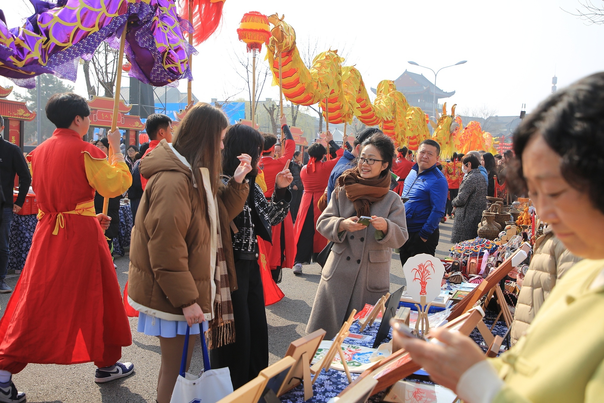 山东日照：非遗文创产品吸引游客